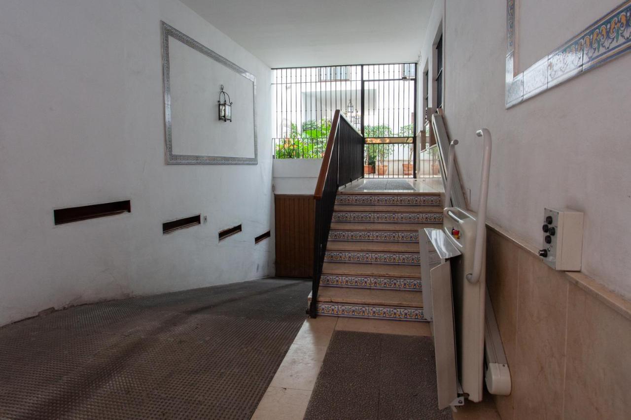 Pikis Apartment Center 1 Seville Exterior photo
